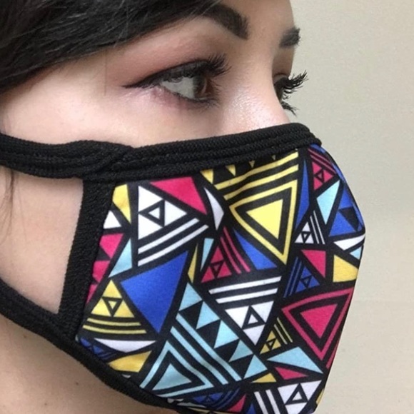 Geometry Triangle Patterned Face Mask - Picture 7 of 9